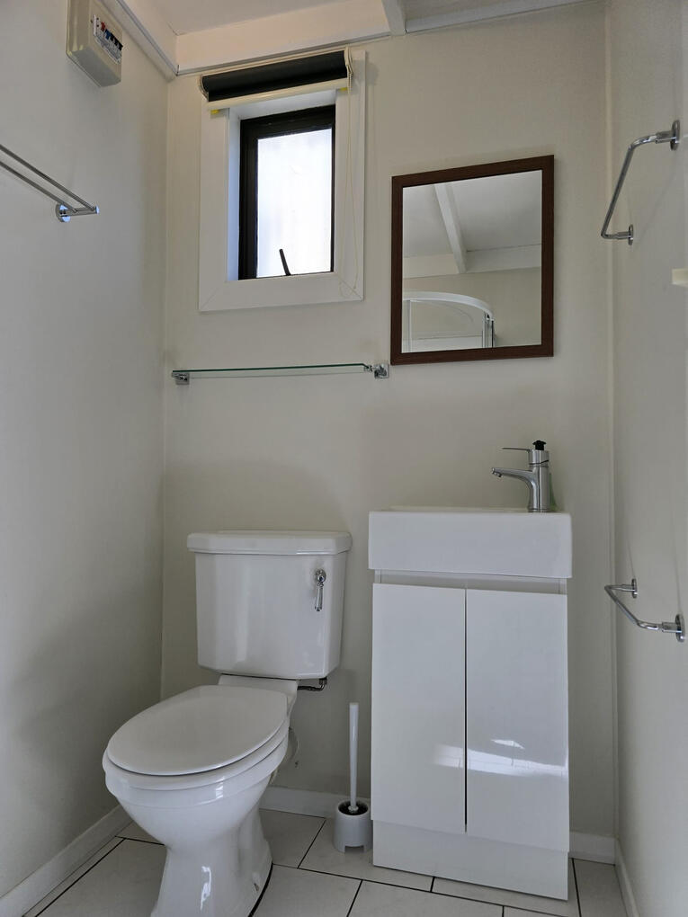 Ensuite toilet Ensuite toilet